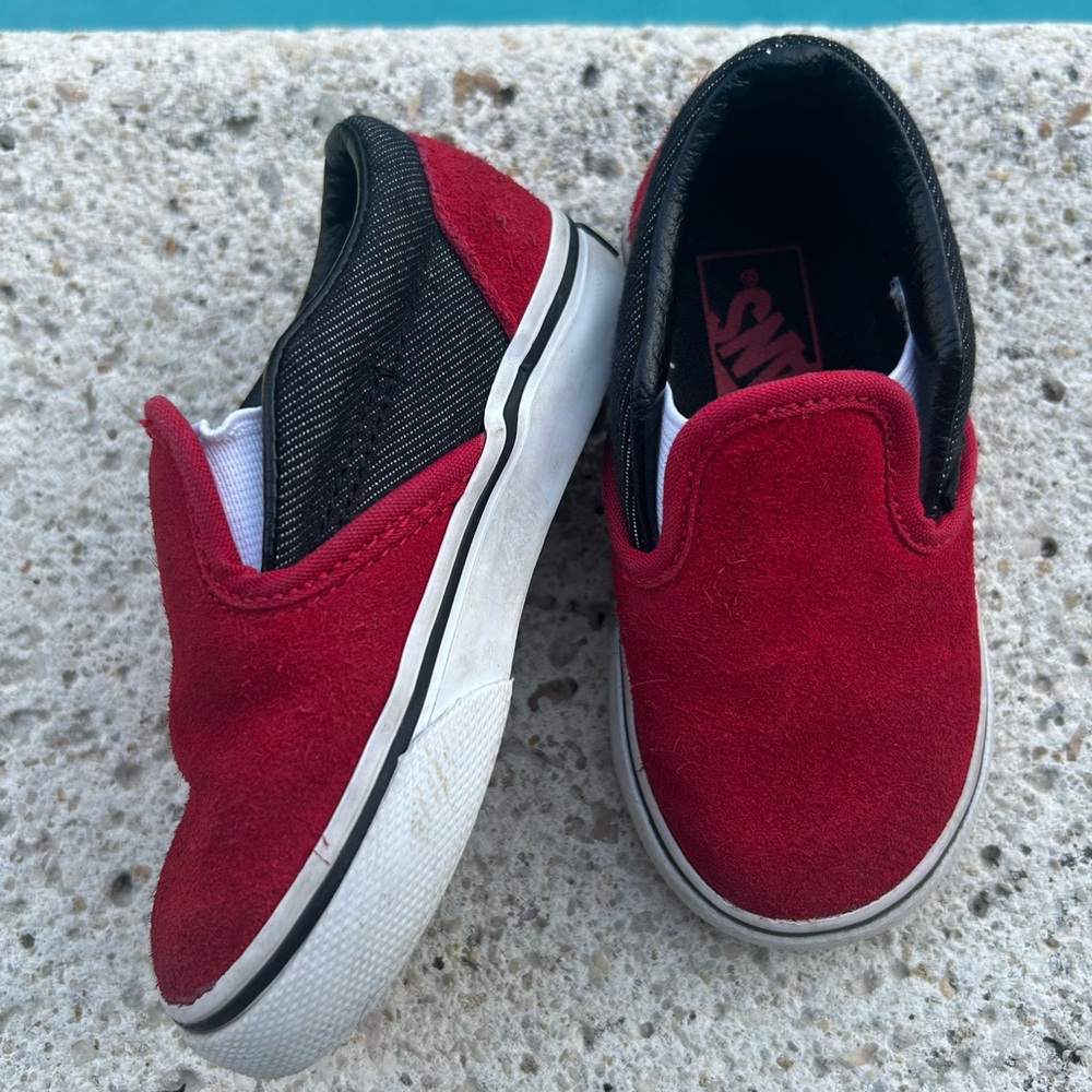 Vans Off the Wall sneakers red suede slip ons baby toddler size 6 boy or girl